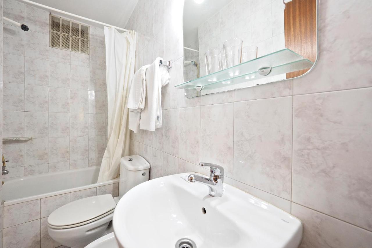 Hostal Ballestero Barcellona Esterno foto